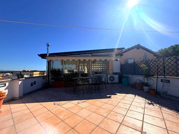 Casa quadrilocale in affitto in Via Tre Taberne, Quarto Miglio, Roma