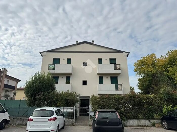 Appartamento trilocale in vendita in Via dei Gigli, Camisano Vicentino