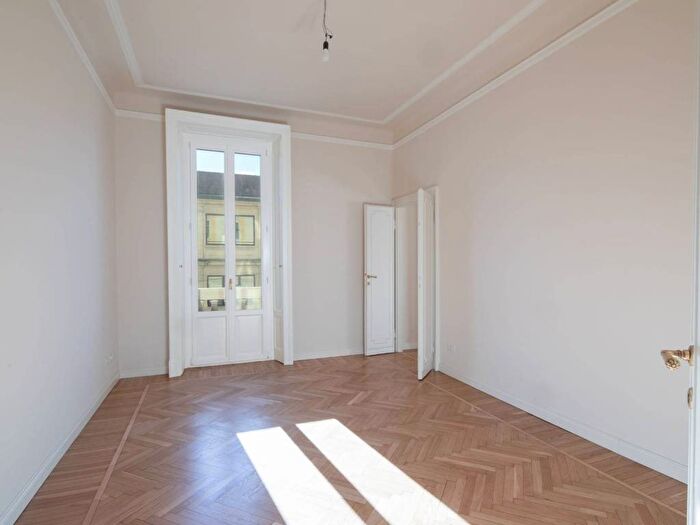 Appartamento trilocale in affitto in Via San Damiano, Palestro, Milano