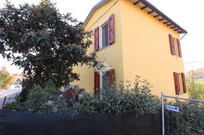Casa con 8 locali in vendita in Via Canale, Casalgrande