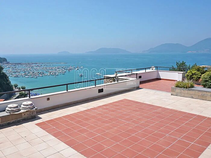 Casa con 12 locali in vendita in Via San Giuseppe, Lerici