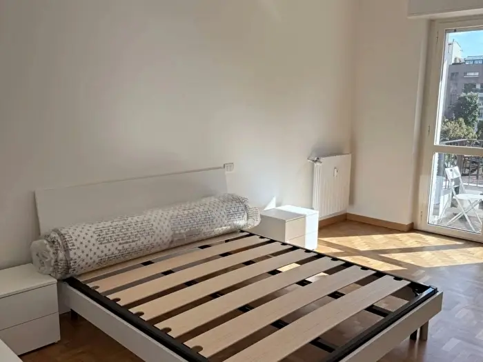 Appartamento trilocale in affitto in Via Andrea Maffei, Milano