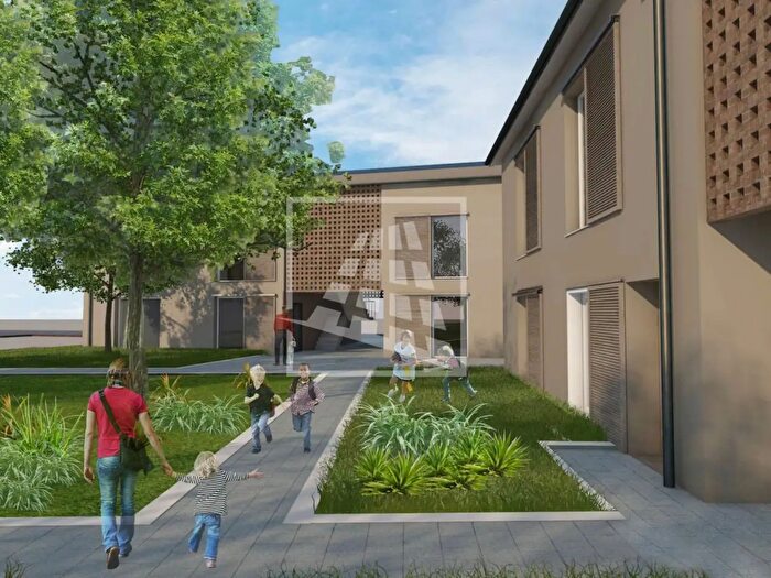 Appartamento trilocale in vendita in Via degli Azzarri, Reggio Emilia