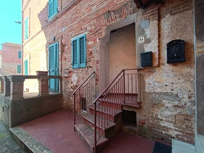 Appartamento trilocale in vendita in Via degli Eroi, Castiglione Del Lago