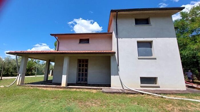 Casa con 7 locali in vendita in Arezzo