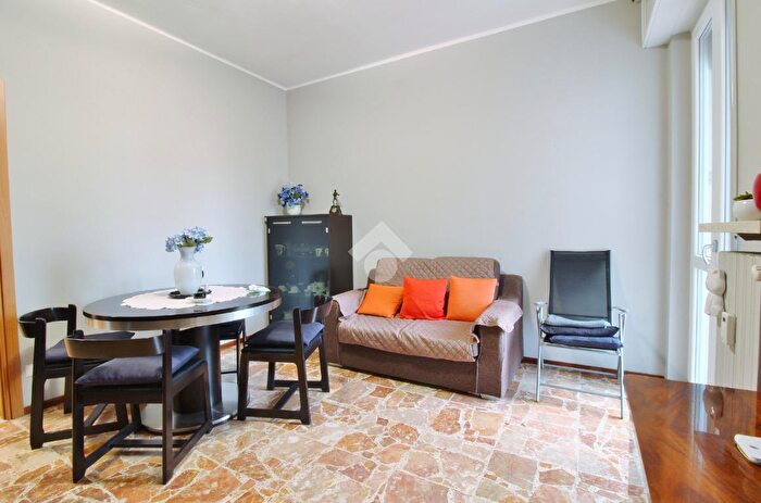 Appartamento trilocale in vendita in Via Vincenzo Bellini, Voghera