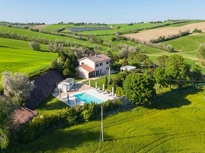 Casa con 5 locali in vendita in Via San Vincenzo, Cartoceto