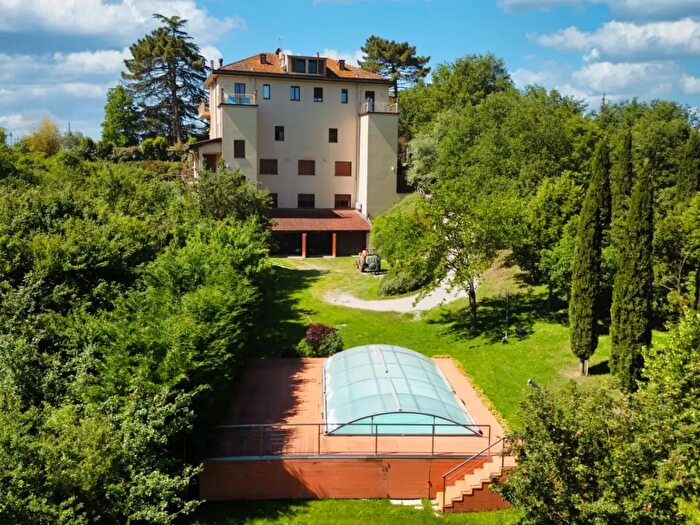 Casa con 15 locali in vendita in Frazione Castiglione Ubertini, Terranuova Bracciolini