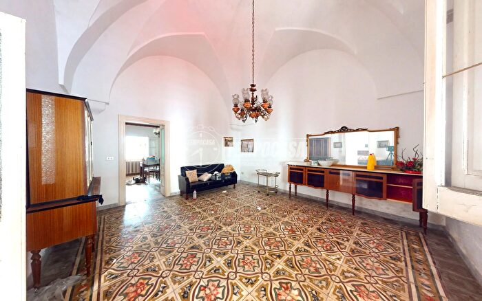 Casa con 5 locali in vendita in Via dAfflitto, Lizzanello