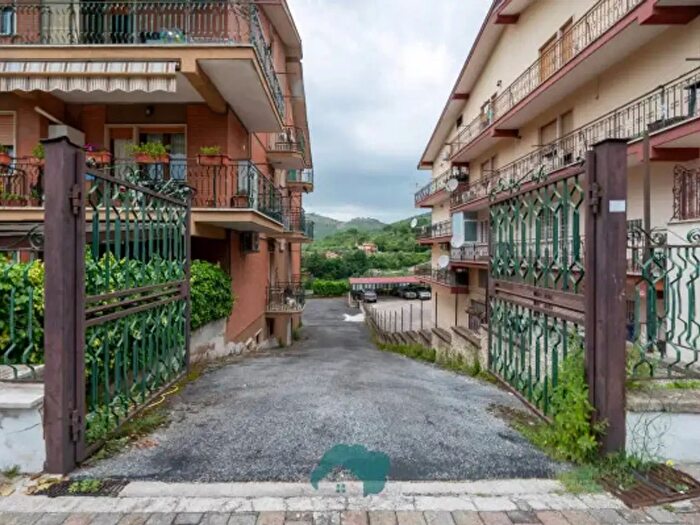 Appartamento trilocale in vendita in Via del Parco, Poli