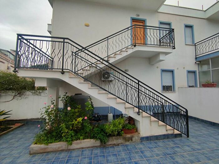 Appartamento trilocale in affitto in Via Saline, Mondello Valdesi, Palermo