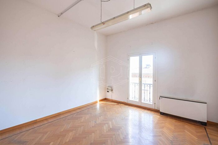 Appartamento trilocale in vendita in Strada Maggiore, Bologna