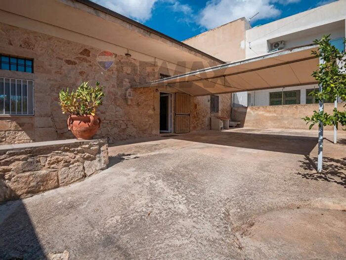 Casa quadrilocale in vendita in Strada Comunale Fontana Nuova Nave, Ragusa