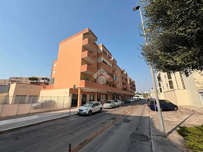 Appartamento trilocale in affitto in Via Perrino, Brindisi