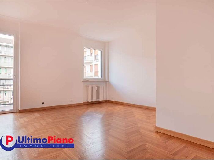 Appartamento con 5 locali in affitto in Via Challand, Centro, Aosta