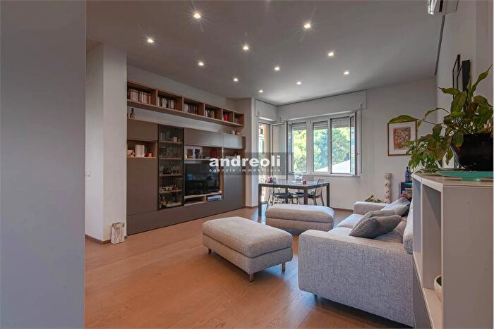 Appartamento con 6 locali in vendita in Falconara Marittima