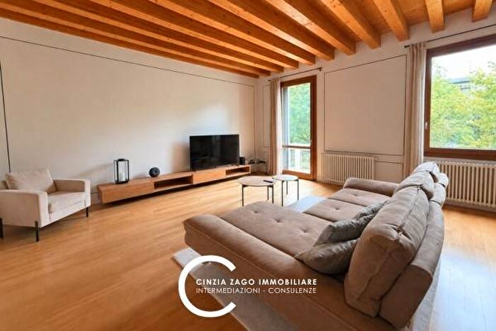Appartamento con 5 locali in affitto in Viale Guglielmo Oberdan, Sant'Agnese, Treviso