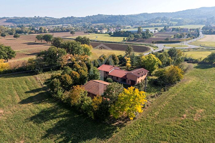 Casa con 8 locali in vendita in Via Cristoforo Colombo, Quattro Castella