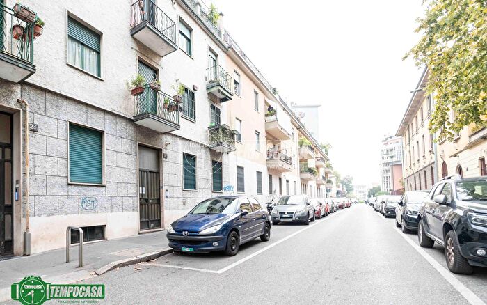 Appartamento trilocale in vendita in Via Luigi Prinetti, Milano