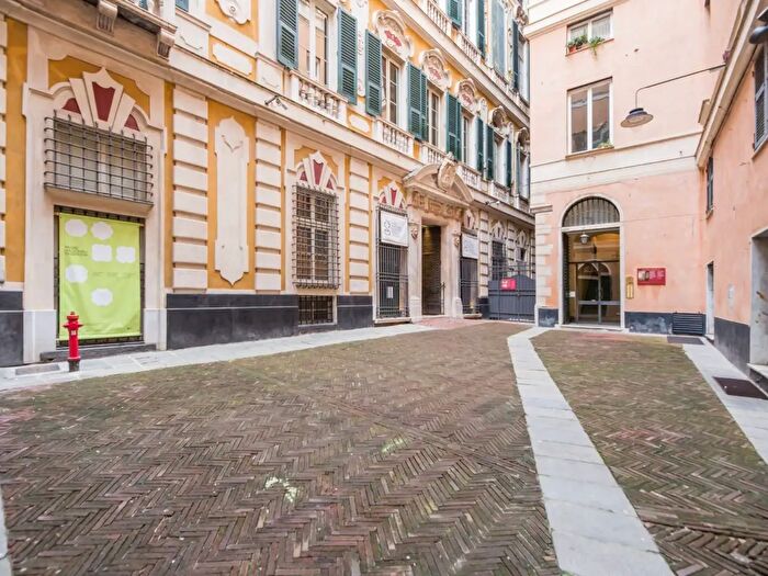 Appartamento trilocale in vendita in Piazza Inferiore di Pellicceria, Genova