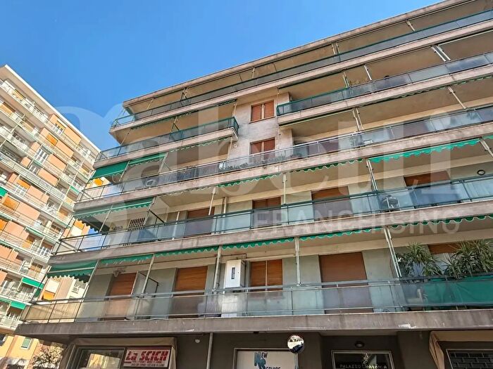 Appartamento con 5 locali in vendita in Via Cornice Snc, Taggia