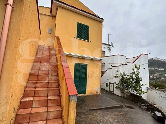 Appartamento bilocale in vendita in Via Flavio Cassiodoro, Belvedere Marittimo