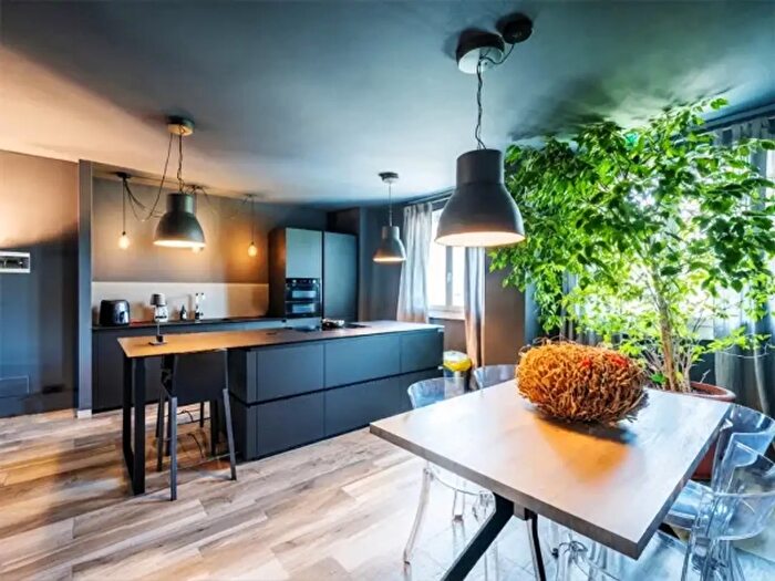 Appartamento trilocale in vendita in Via Henry Bedarida, Parma