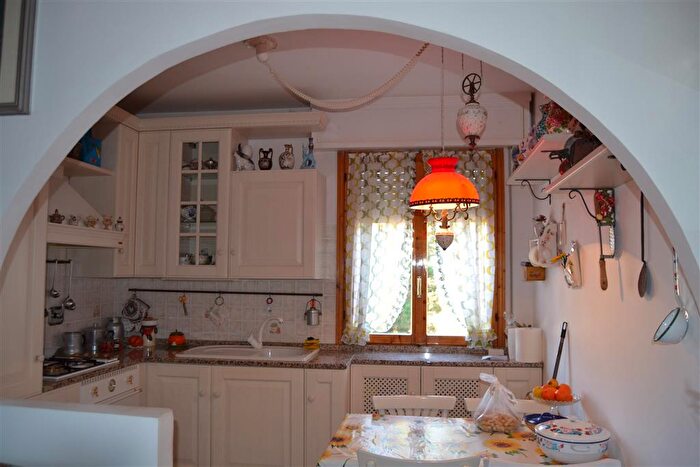 Appartamento con 7 locali in vendita in San Benedetto Val Di Sambro