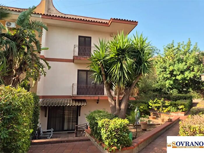 Casa con 6 locali in vendita in Carini