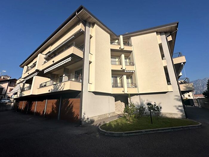 Appartamento bilocale in vendita in Via Statale, Garlate