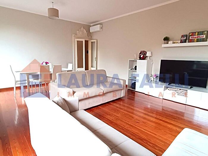 Appartamento quadrilocale in affitto in Via Vincenzo Monti, Vincenzo Monti, Milano