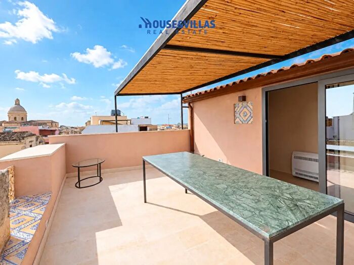 Appartamento trilocale in vendita in Via Principe Umberto, Noto
