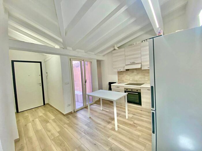 Appartamento trilocale in affitto in Via del Borgo di San Pietro, Irnerio, Bologna