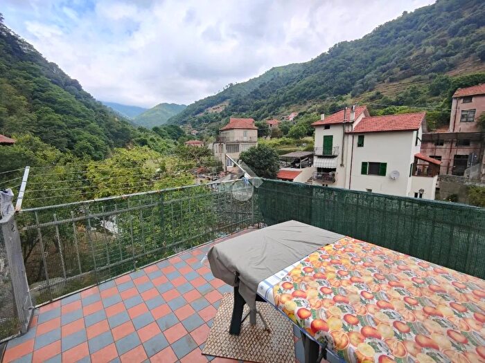 Appartamento trilocale in vendita in Via Montenotte, Albisola Superiore