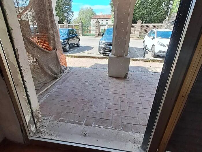 Appartamento con 10 locali in vendita in Schivenoglia