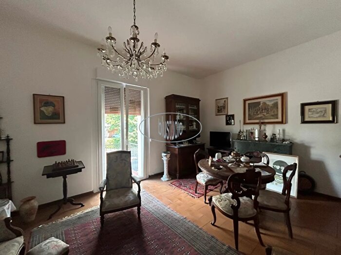 Appartamento con 5 locali in vendita in Reggello