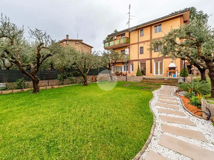 Appartamento bilocale in vendita in Via Cassaro, Roma