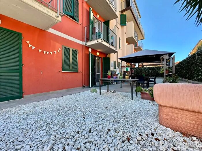 Appartamento quadrilocale in vendita in Inigo Campioni, Lucca