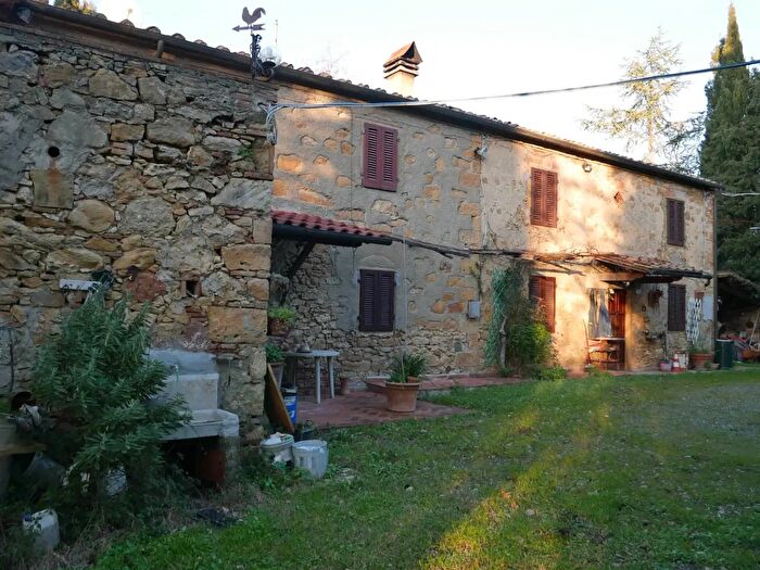 Casa con 17 locali in vendita in Montescudaio