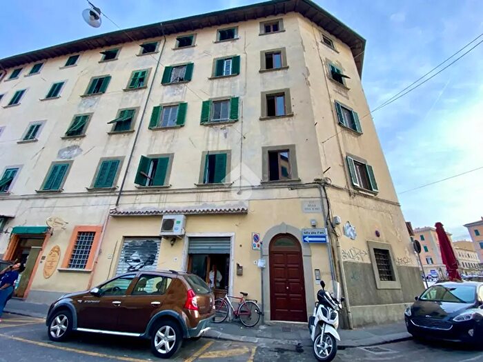 Appartamento con 6 locali in vendita in Via della Pina dOro, Livorno