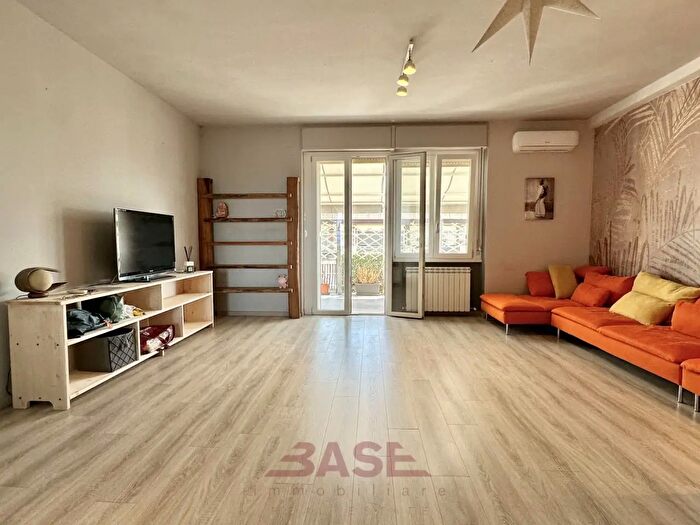 Appartamento con 7 locali in vendita in Viale Italia, Cecina