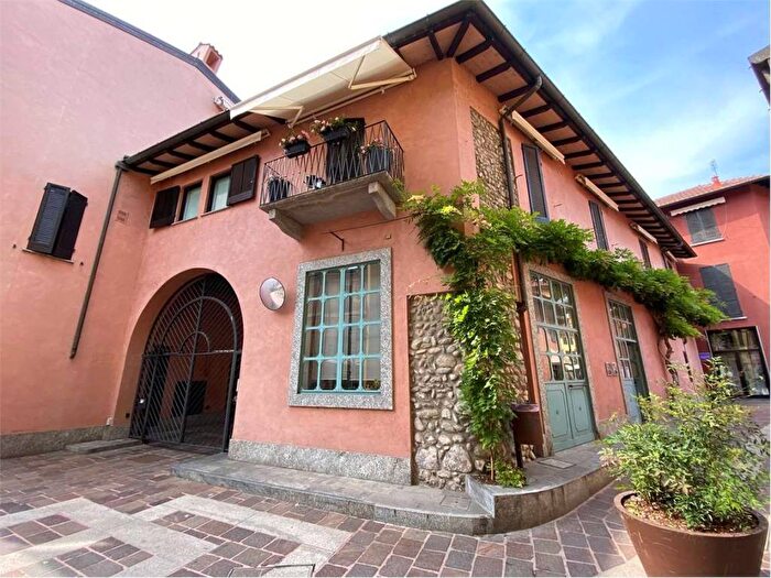 Appartamento trilocale in affitto in via zutti, Centro, Sesto Calende