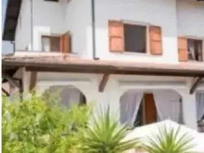 Casa con 6 locali in vendita in Viale Marina, Montignoso