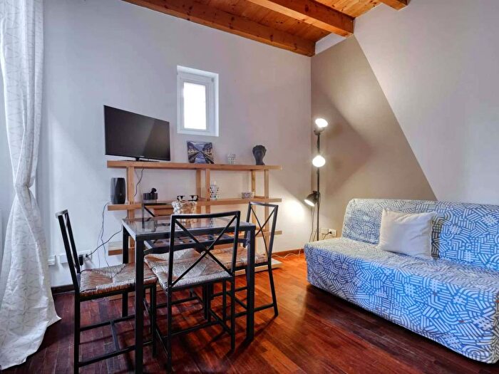 Appartamento bilocale in affitto in Alzaia Naviglio Grande, Navigli Darsena, Milano