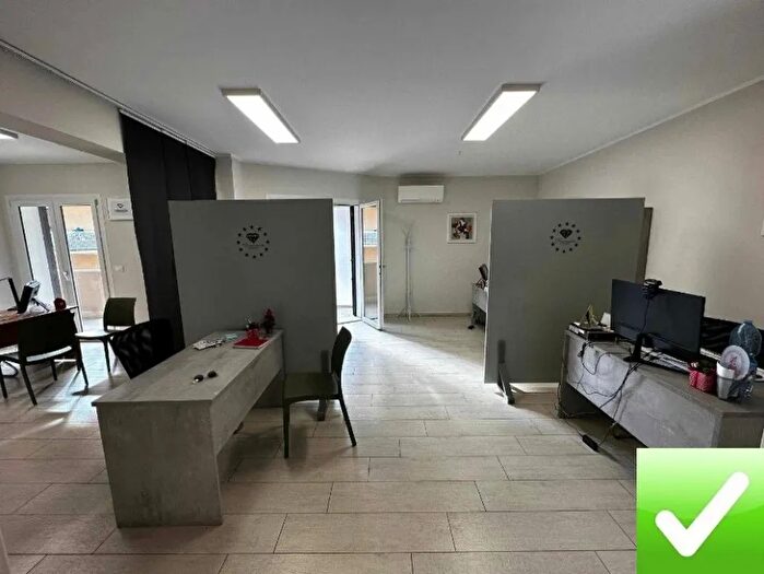 Appartamento con 6 locali in vendita in Reggio Calabria