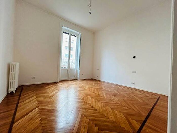 Appartamento trilocale in affitto in Piazza Santa Maria Beltrade, Duomo, Milano