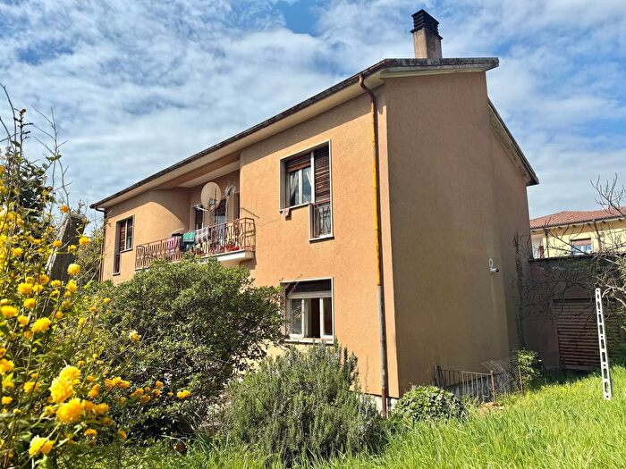 Casa con 8 locali in vendita in Via Rieti, Rieti