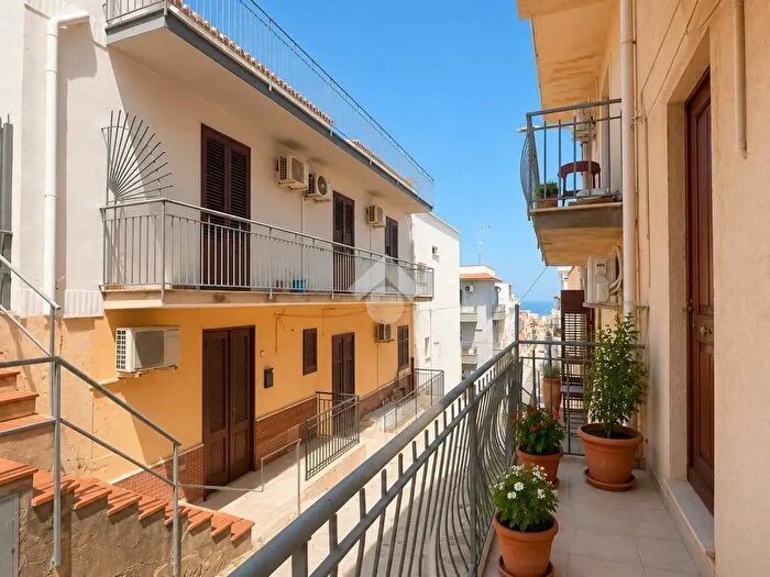 Casa quadrilocale in vendita in Via Alessandro Volta, Balestrate