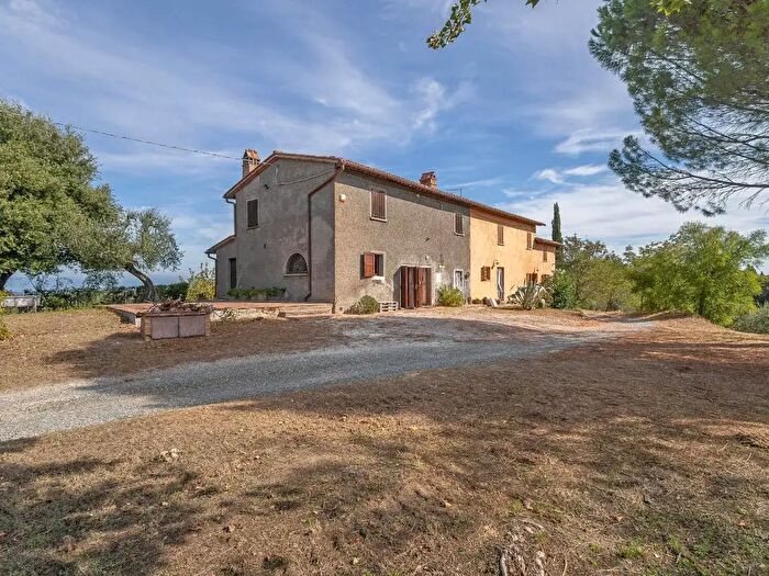 Casa con 12 locali in vendita in a Usigliano, Palaia