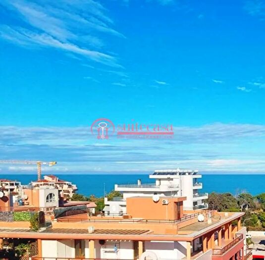 Appartamento con 6 locali in vendita in Trani